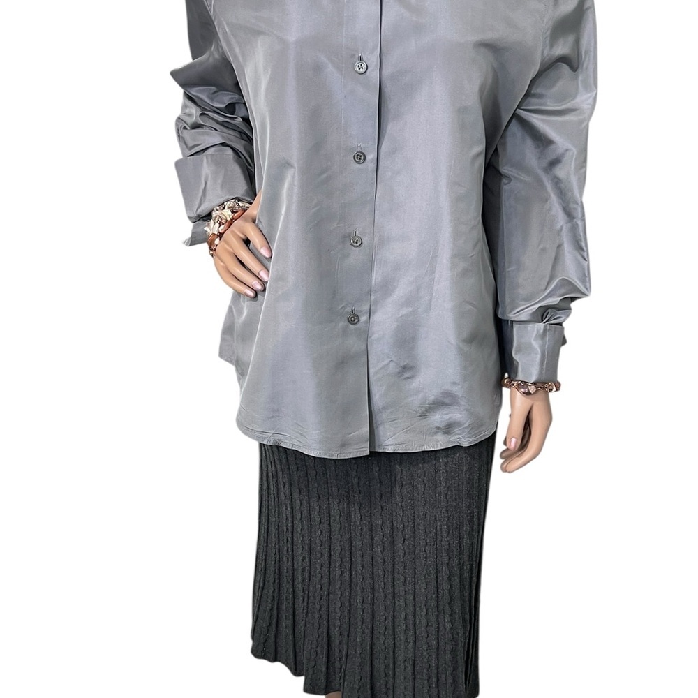 Ellen Tracy Sleek Silver Top 100% Silk w/ French Cuffs.☑️ - Picture 8 of 11